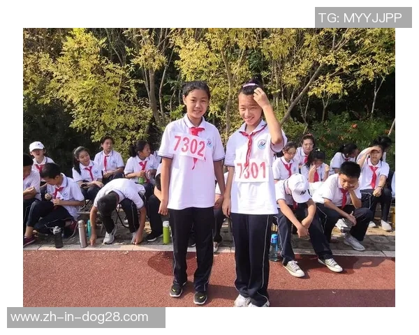 精美足球球星摆件酒柜打造奢华家居氛围尽显运动激情与品味